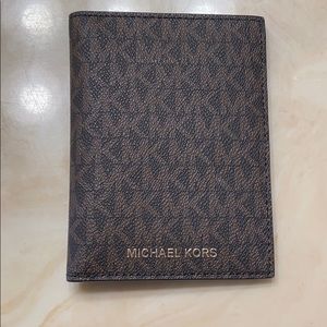 Michael Kors Bedford Travel Logo Passport Wallet